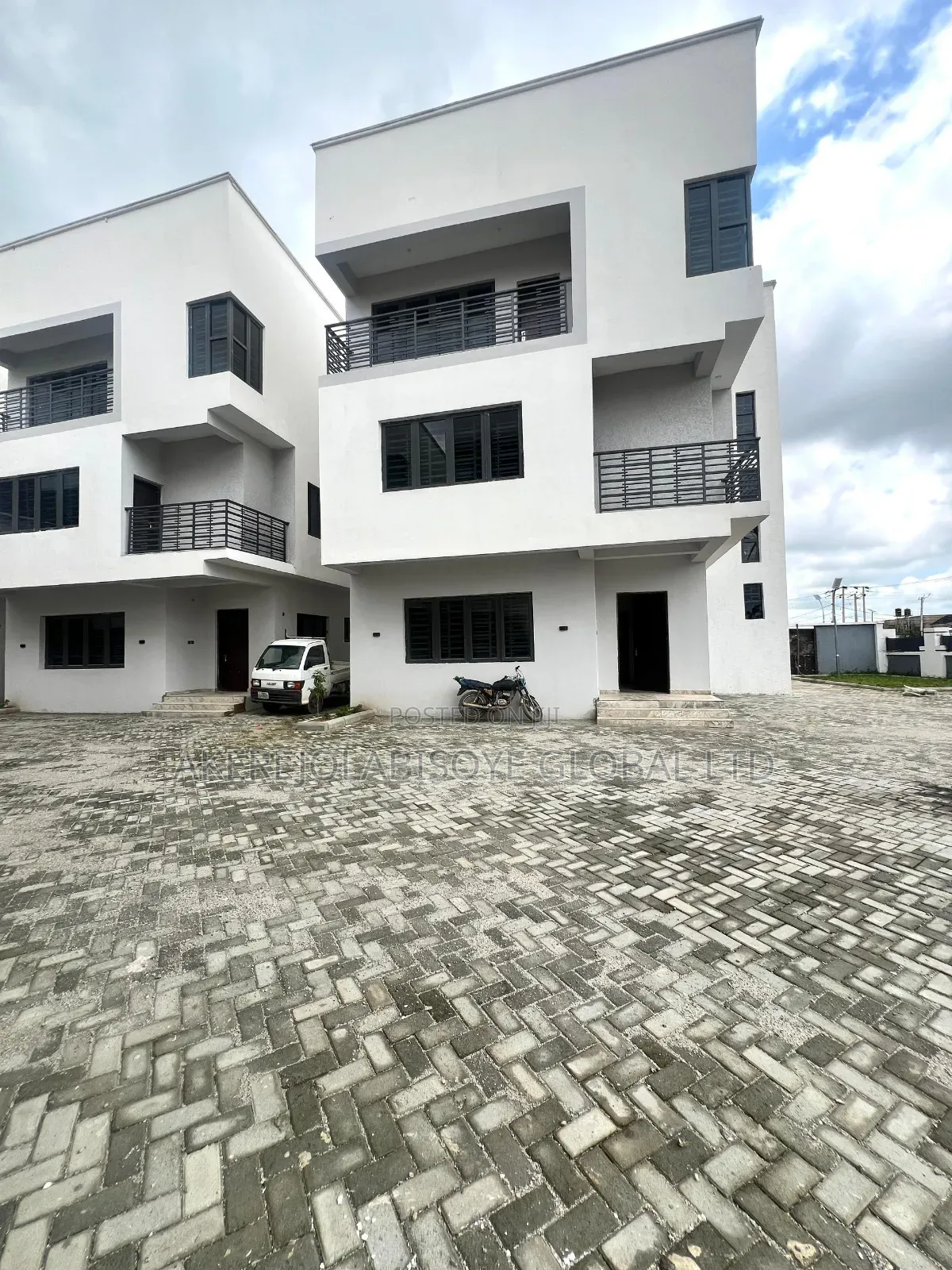 5bdrm Duplex in Close To Stella, Life Camp for sale in Life Camp