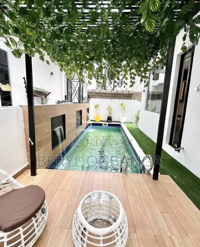 5bdrm Duplex in Chevron for rent in Chevron
