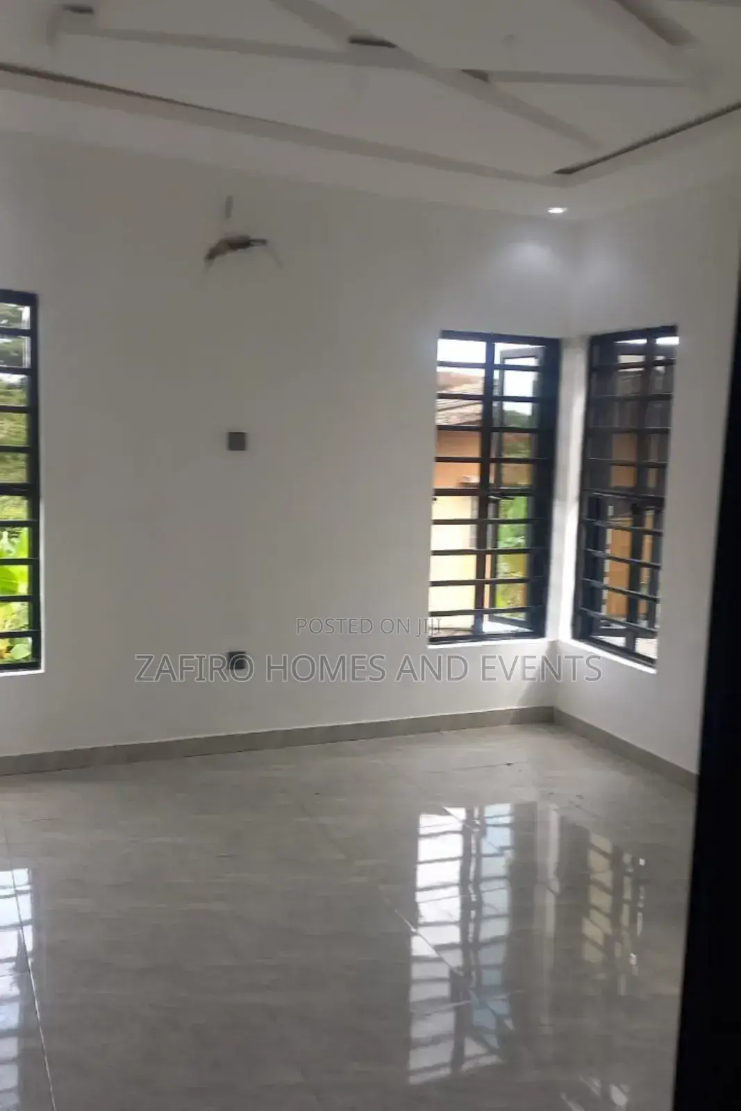 5bdrm Duplex in Golf Club Onireke for sale in Dugbe (Onireke)