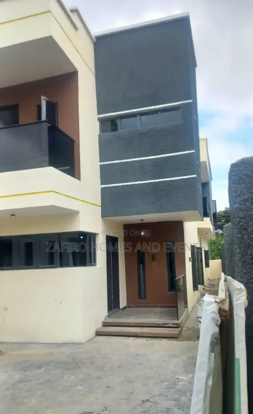 5bdrm Duplex in Golf Club Onireke for sale in Dugbe (Onireke)