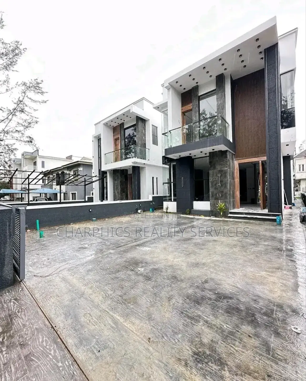 5bdrm Duplex in Ikota for sale in Ikota