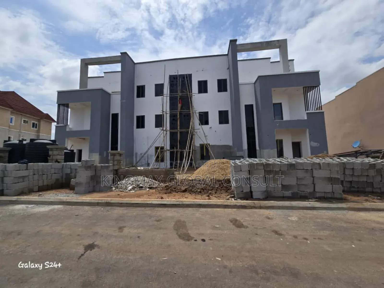 12bdrm Duplex in Wuye for sale in Wuye