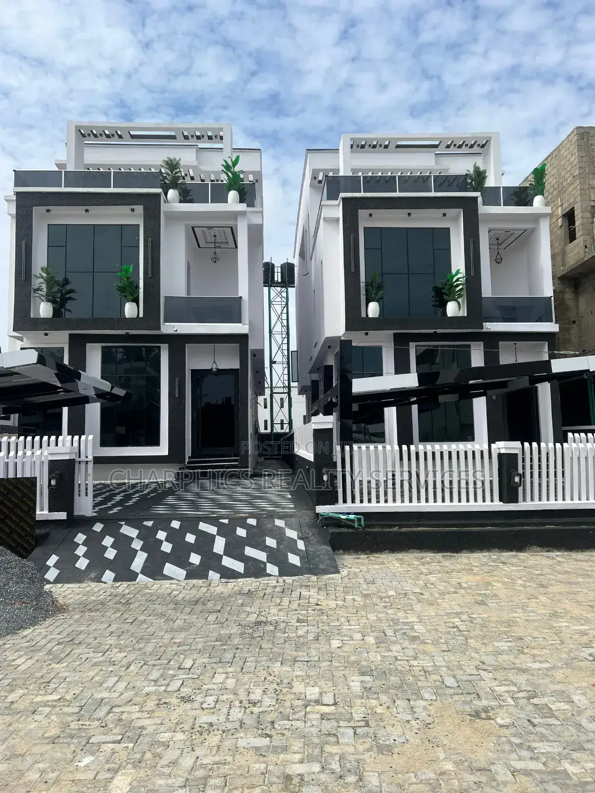 5bdrm Duplex in Ikota for sale in Ikota