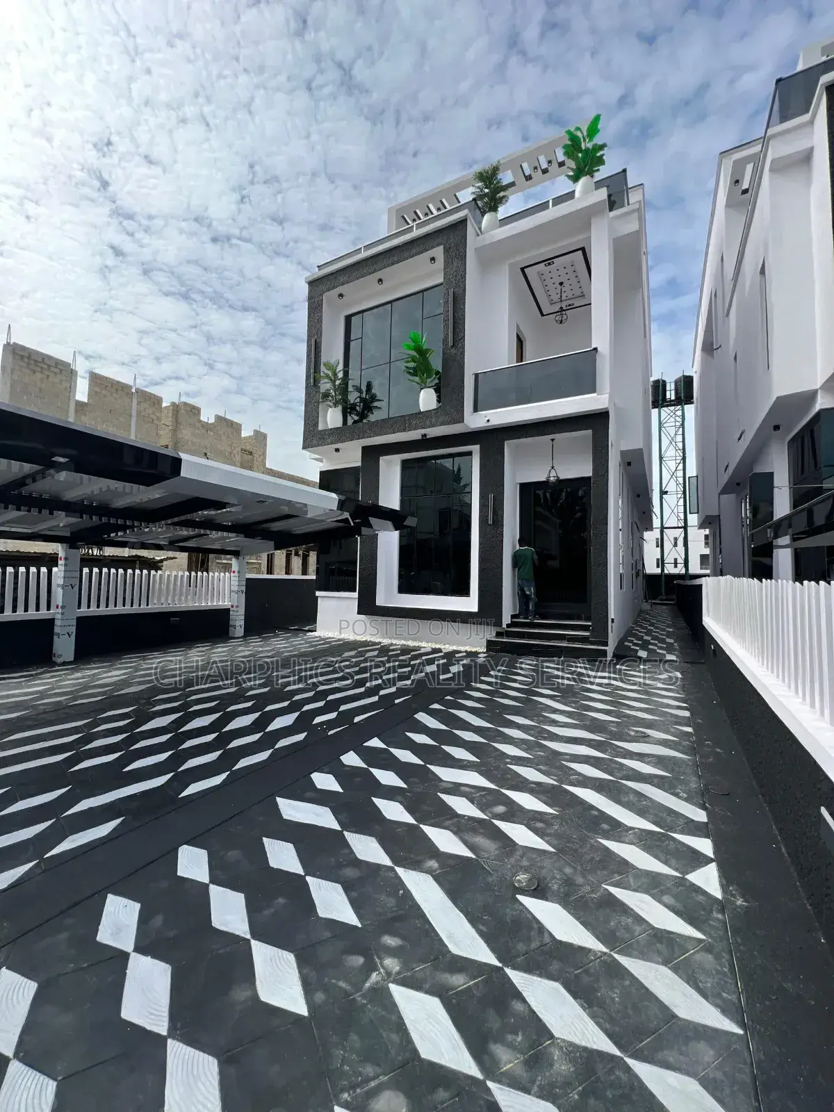 5bdrm Duplex in Ikota for sale in Ikota