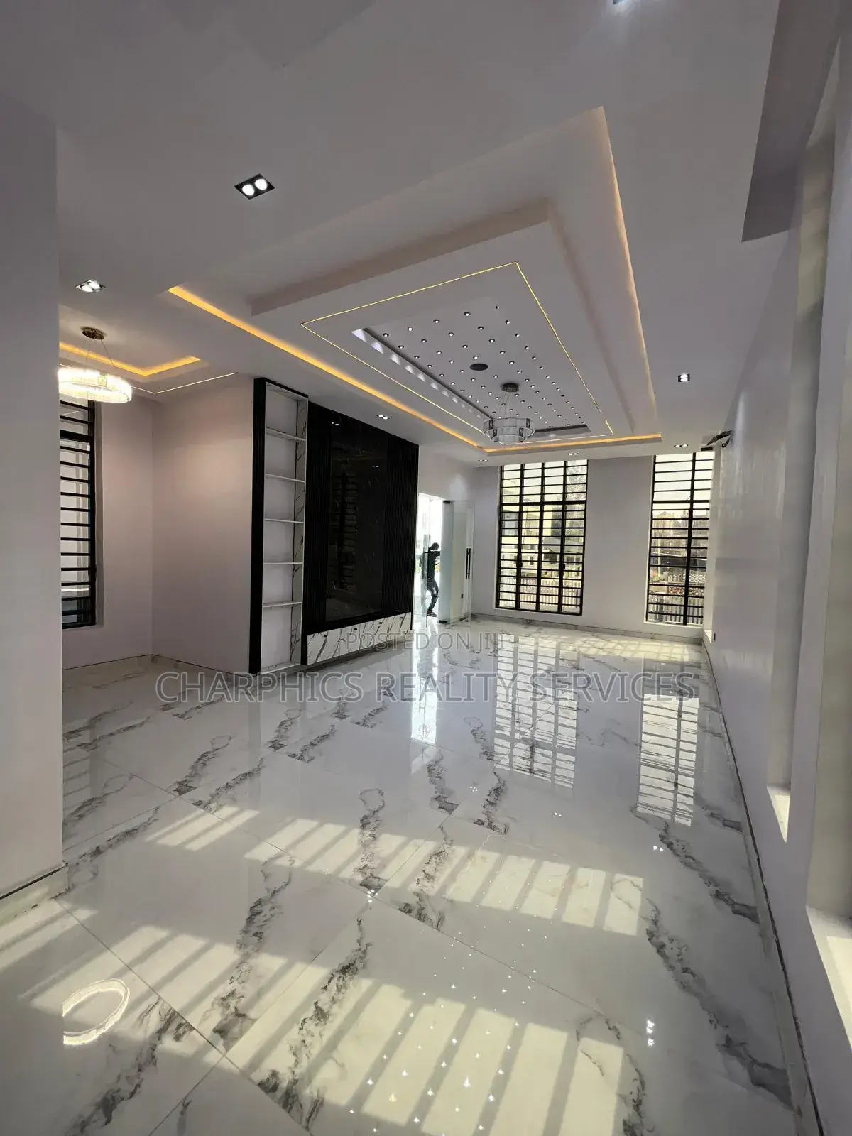 5bdrm Duplex in Ikota for sale in Ikota