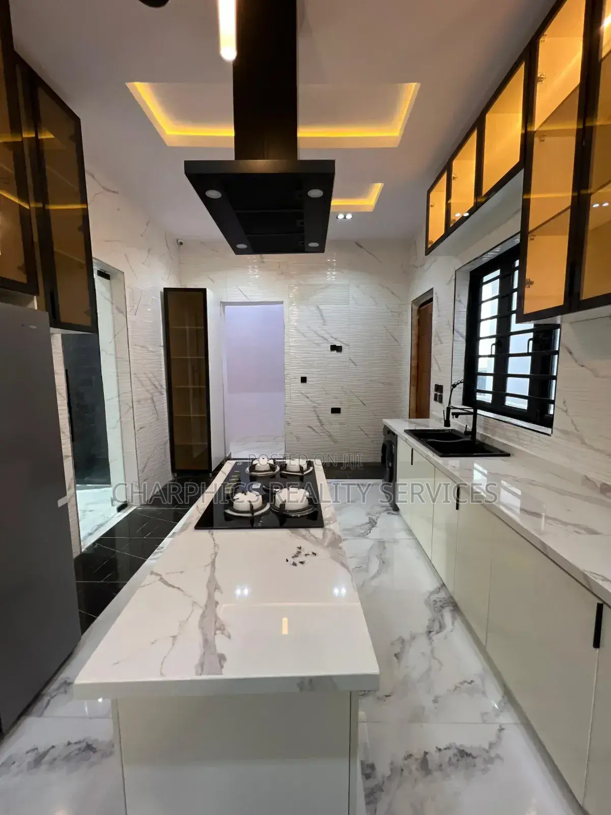5bdrm Duplex in Ikota for sale in Ikota