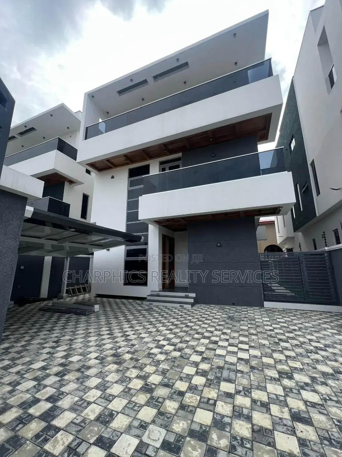 5bdrm Duplex in Lekki Phase 1 for sale in Lekki Phase 1