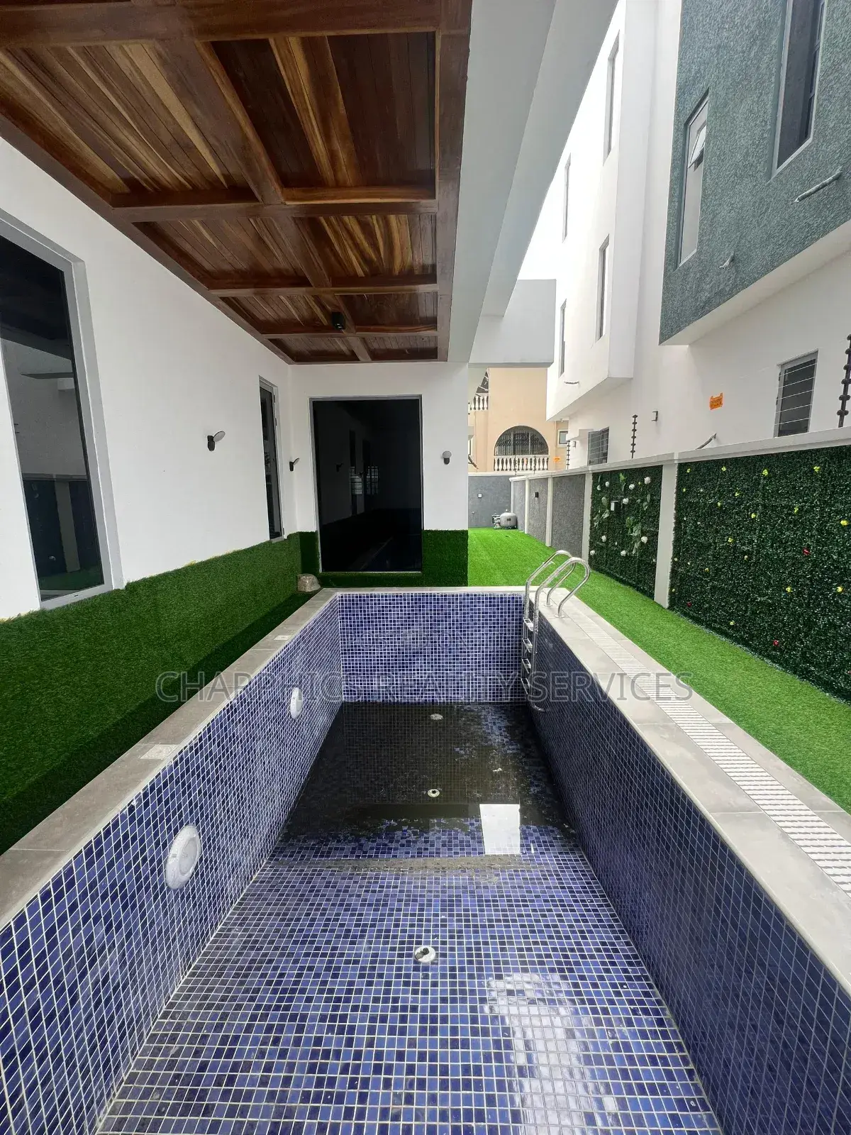 5bdrm Duplex in Lekki Phase 1 for sale in Lekki Phase 1