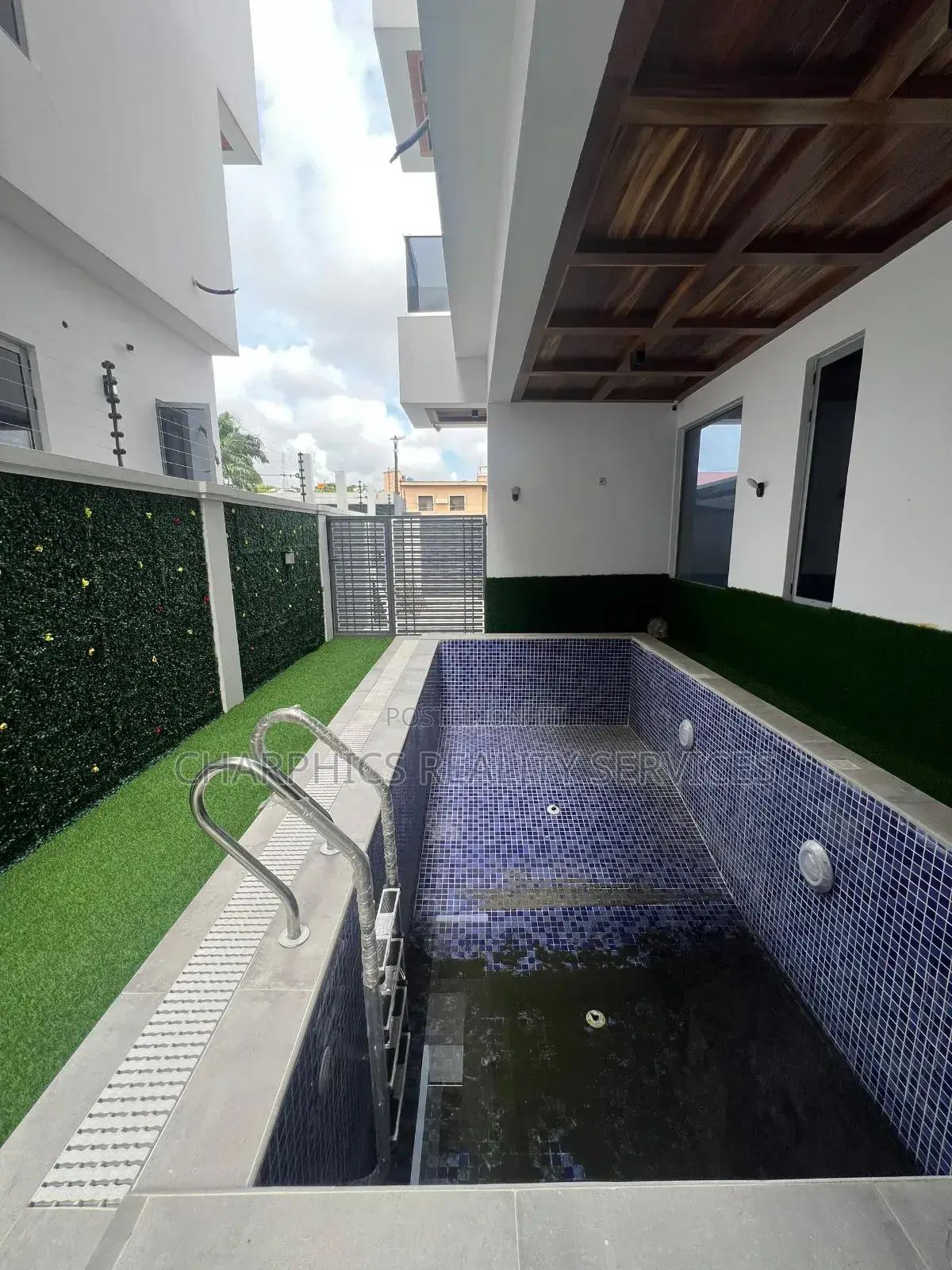 5bdrm Duplex in Lekki Phase 1 for sale in Lekki Phase 1