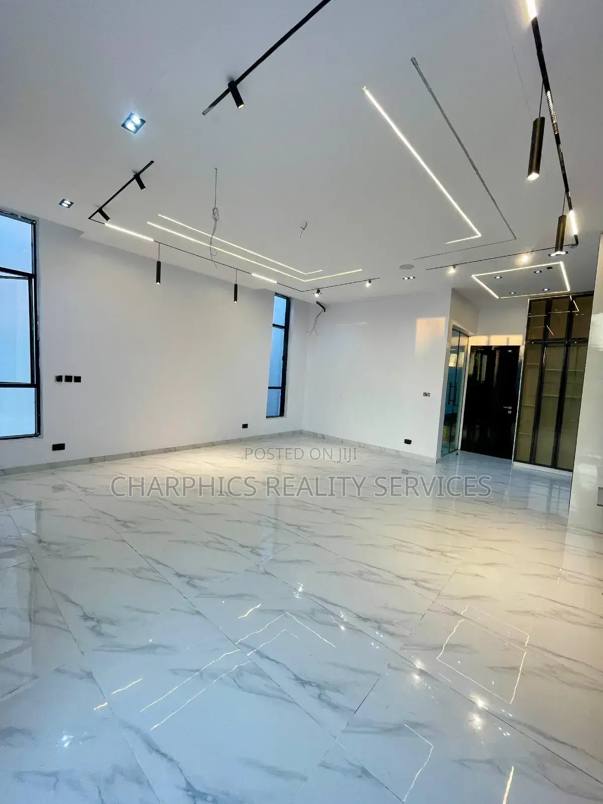 5bdrm Duplex in Chevron for sale in Chevron