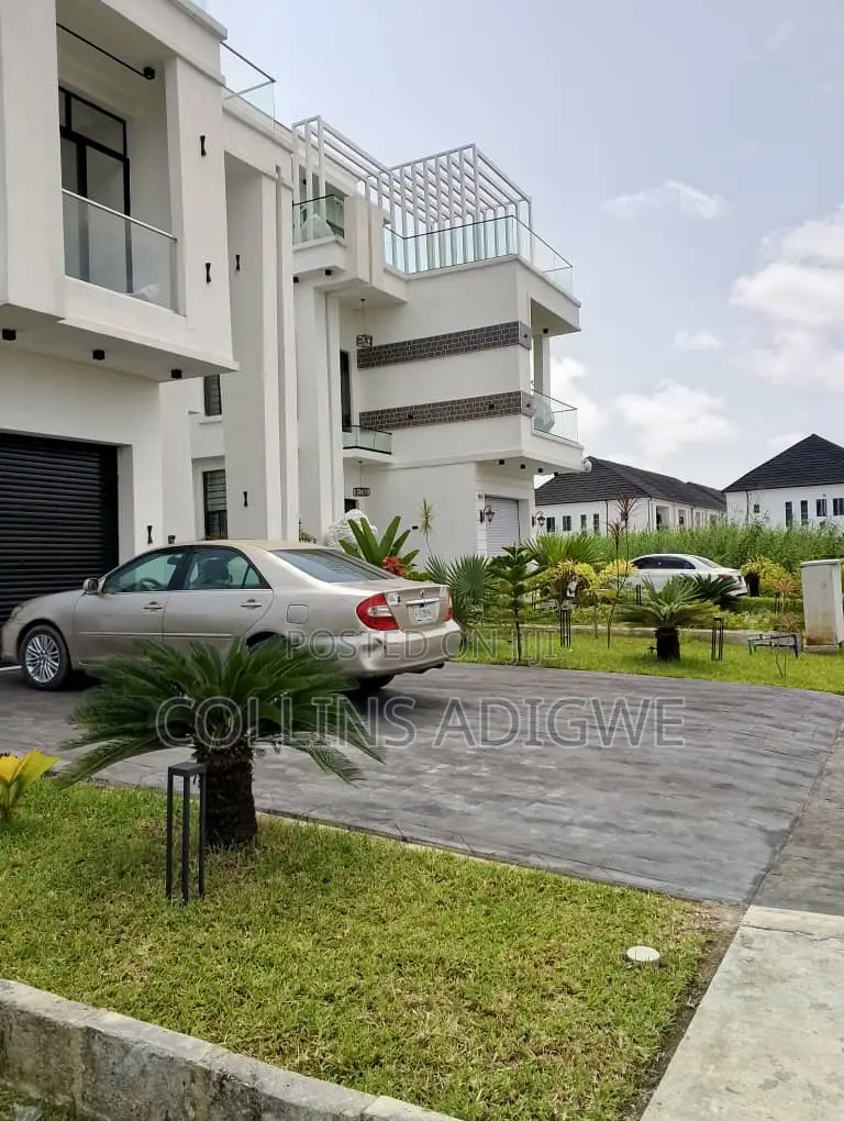 5bdrm Duplex in Vgc for sale in VGC / Ajah