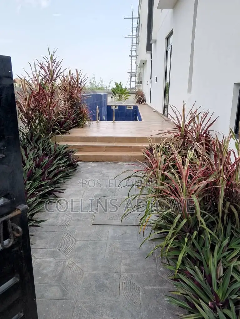 5bdrm Duplex in Vgc for sale in VGC / Ajah