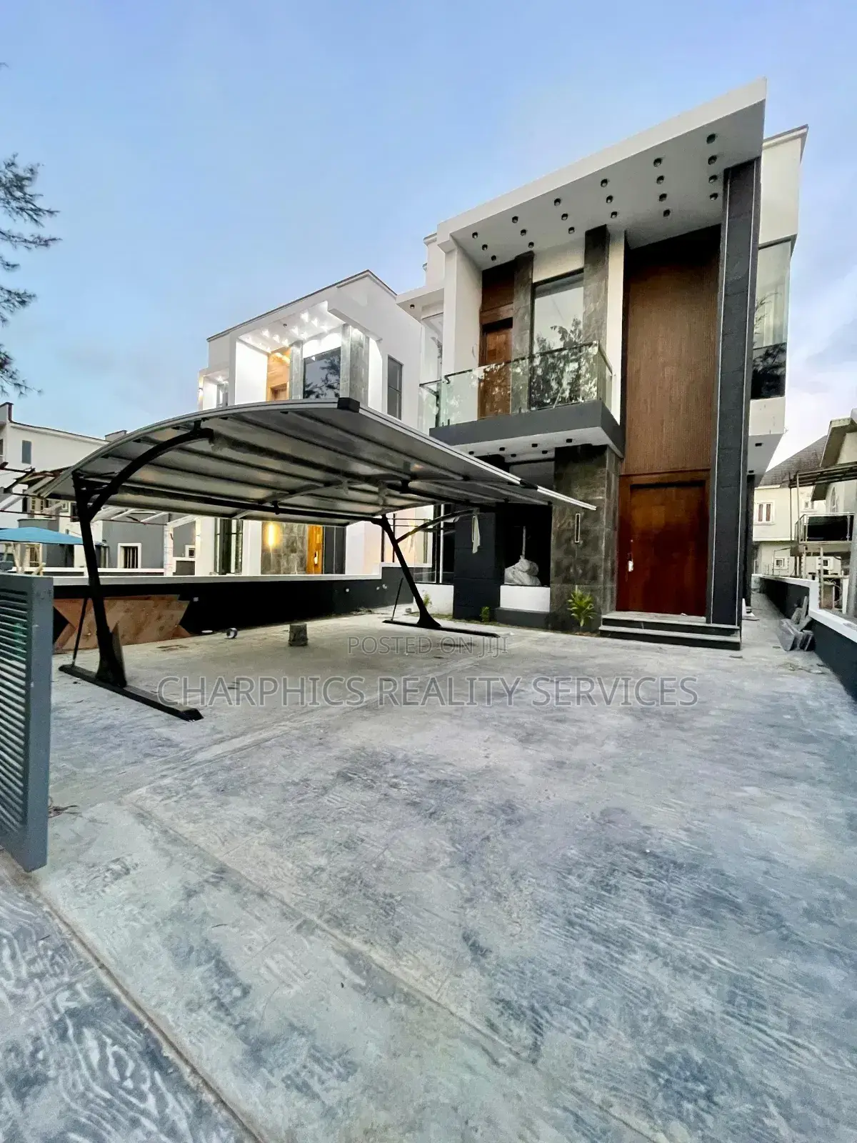 5bdrm Duplex in Lekki for sale in Lekki