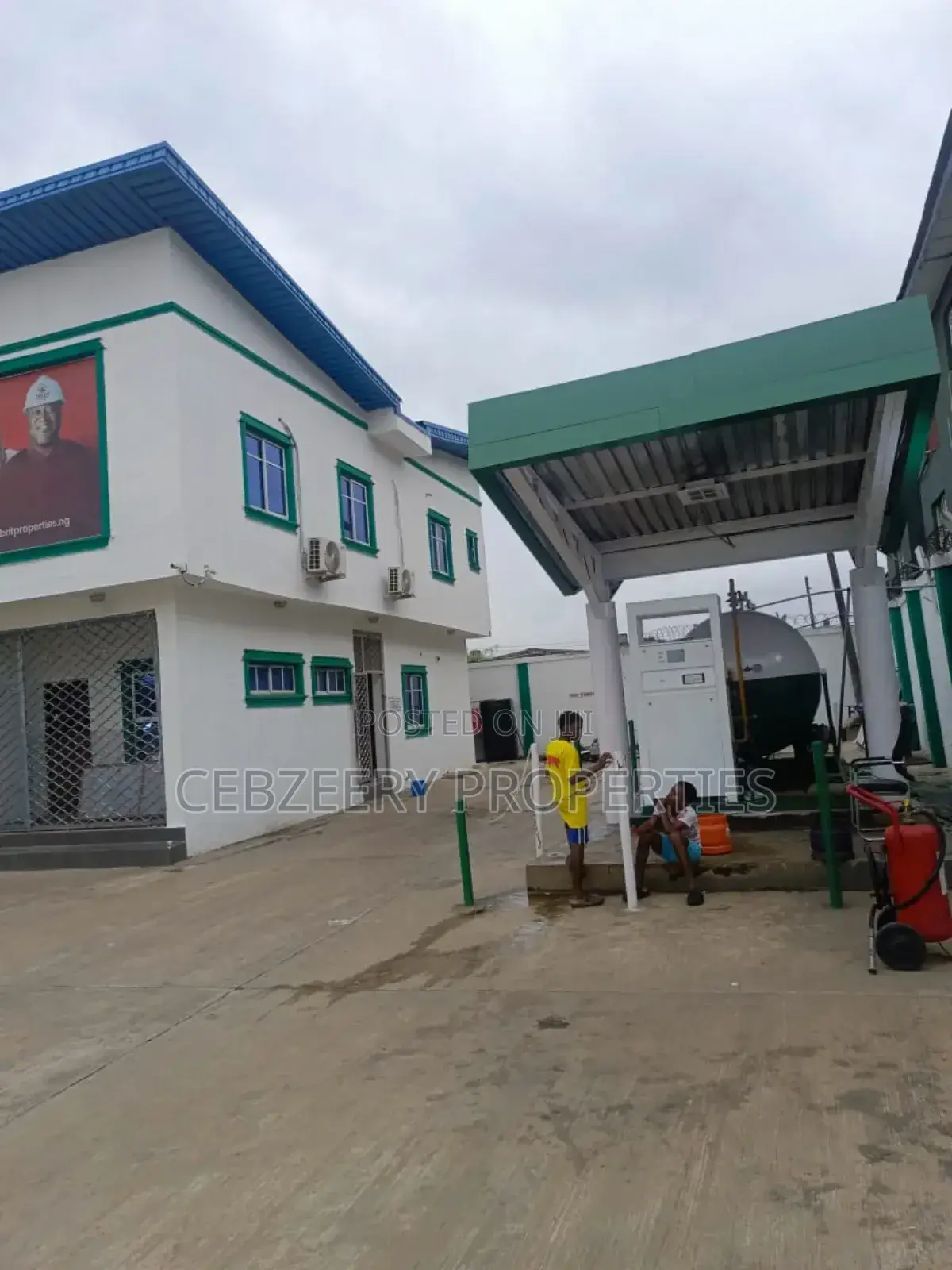 Filling Station in Egbeda / Egbeda