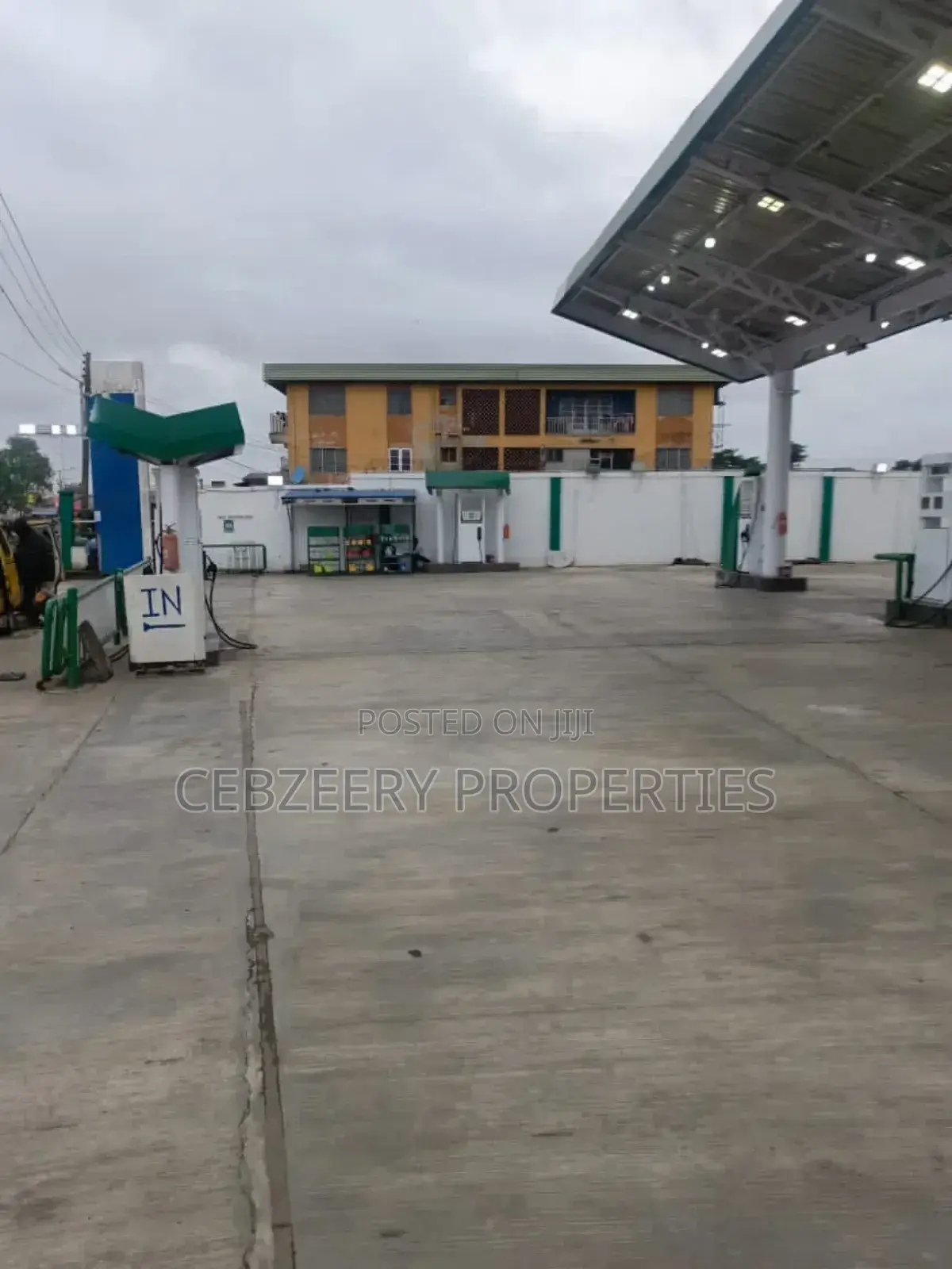 Filling Station in Egbeda / Egbeda