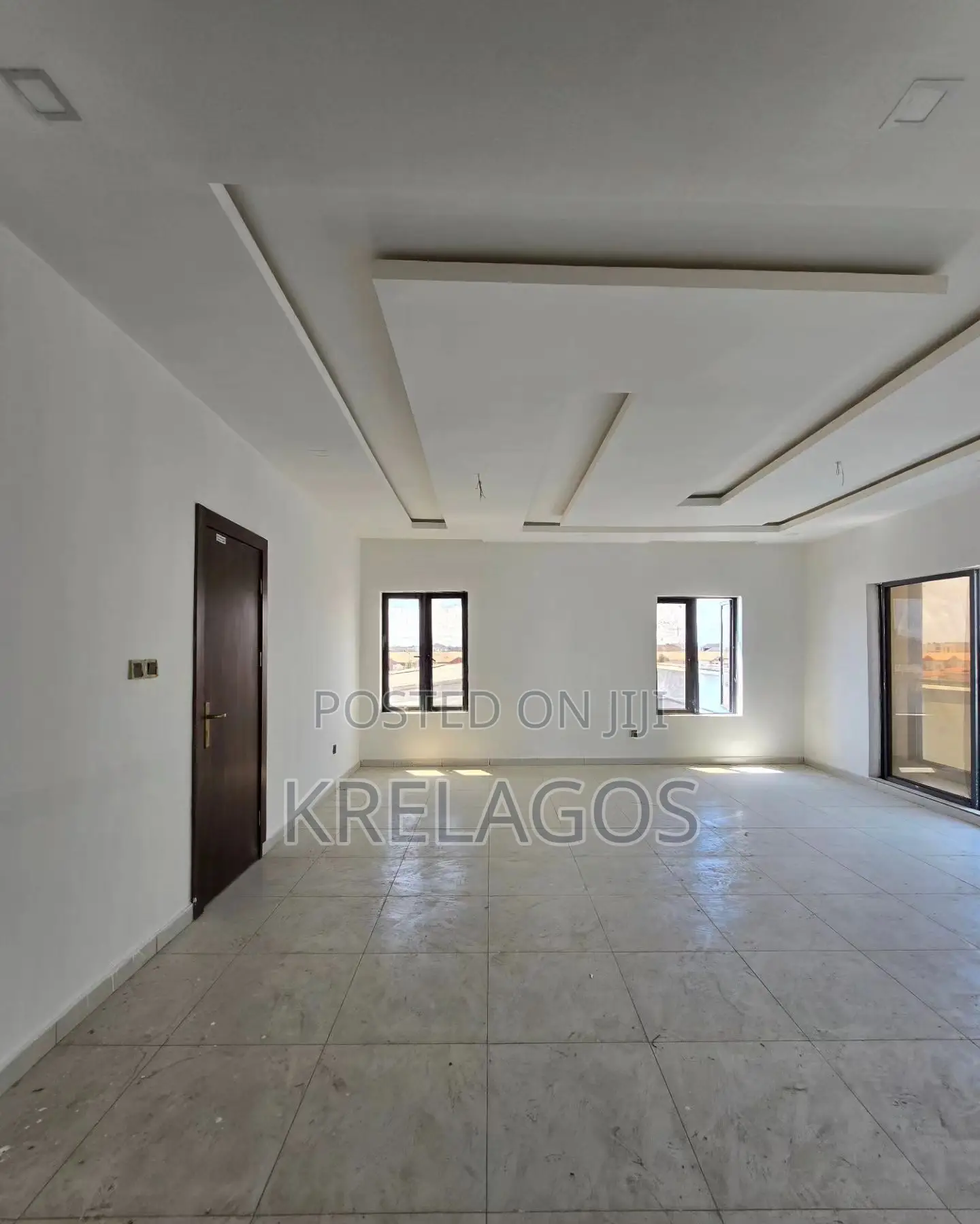 5bdrm Duplex in Chevron for sale in Chevron