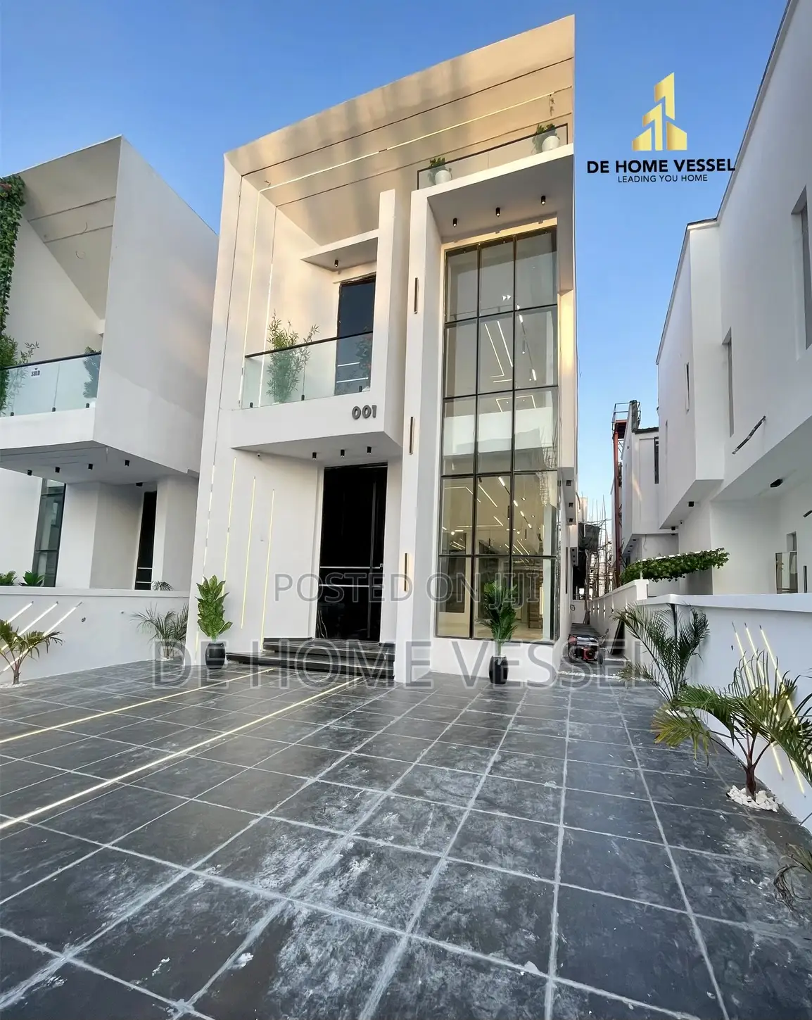 Luxury 5 Bed Detached Home With Pool in Chevron
