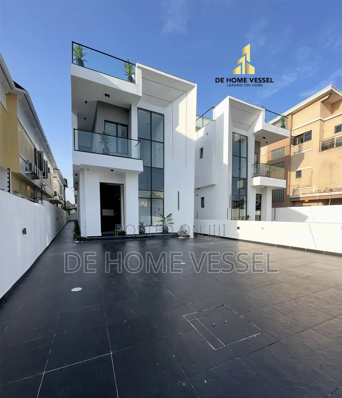 5bdrm Duplex in Chevron for sale in Chevron