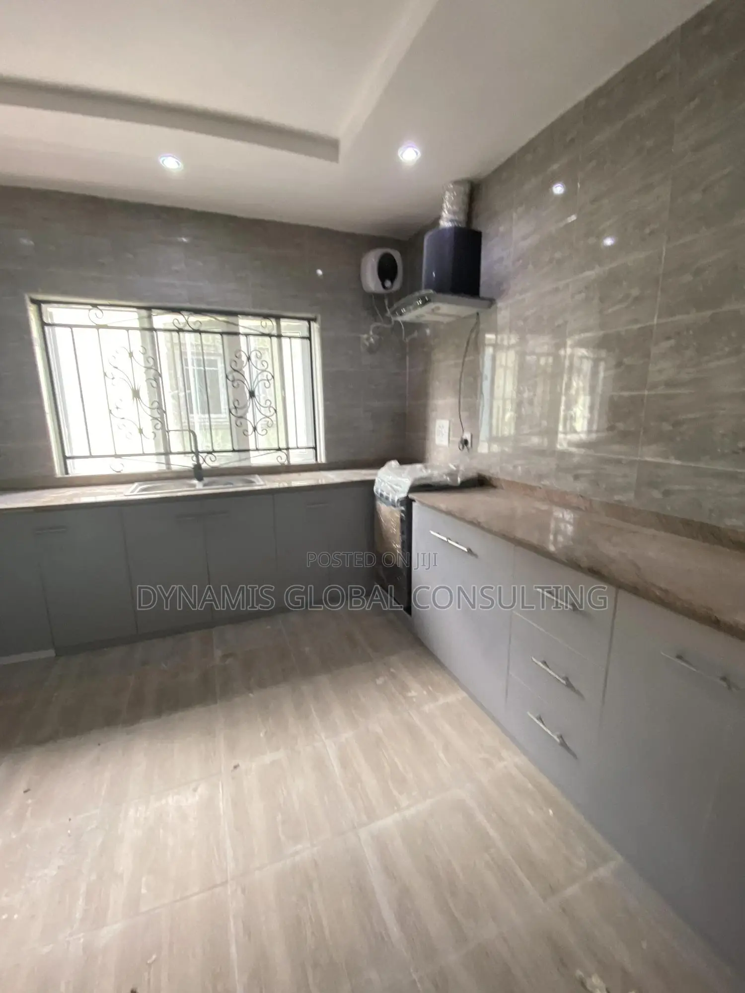 Furnished 3bdrm Block of Flats in Unilag Estate Magodo for rent in Magodo