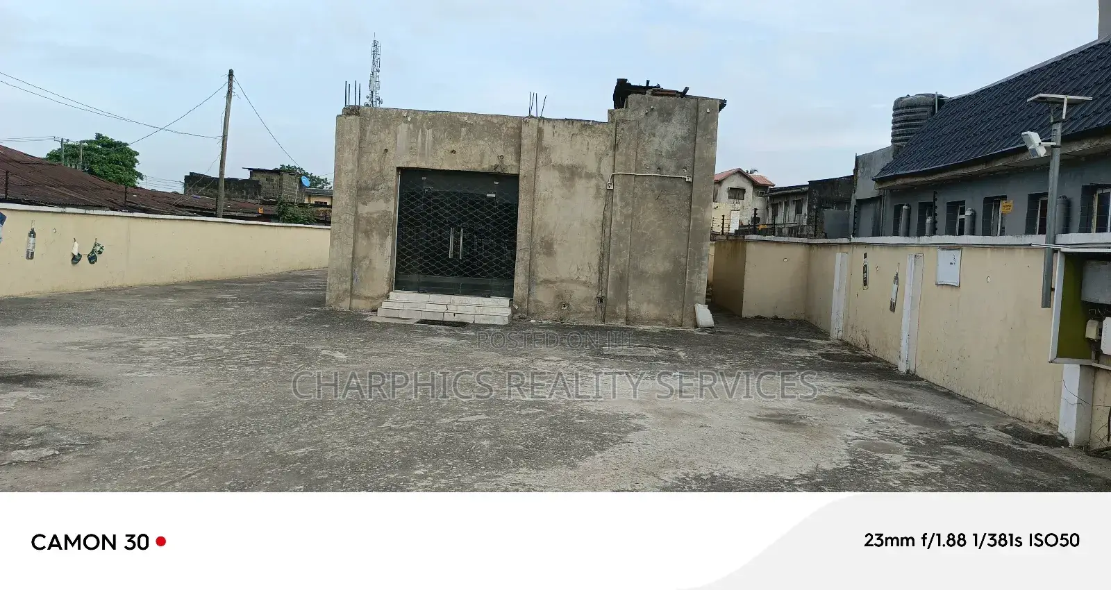 Warehouse Along Ebute Rd Ikorodu in Lekki
