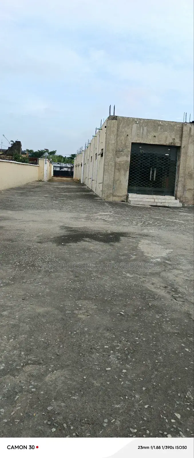 Warehouse Along Ebute Rd Ikorodu in Lekki