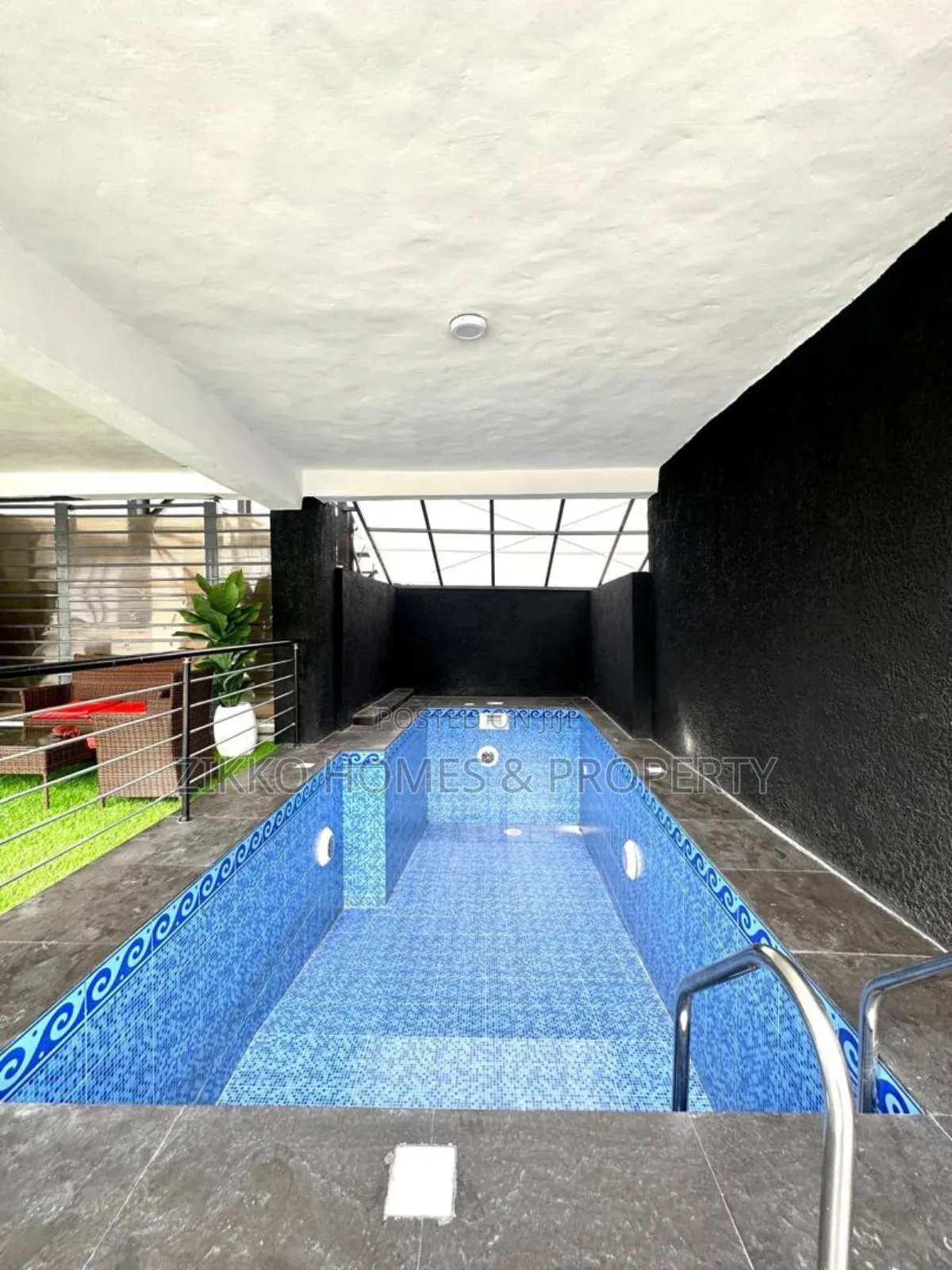 4bdrm Duplex in Ikota for sale in Ikota