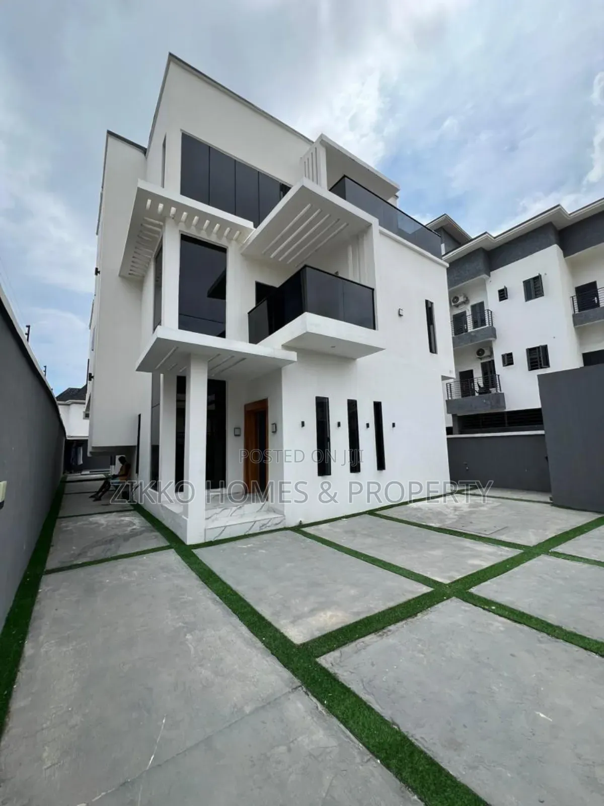 5bdrm Duplex in Orchid, Chevron for sale in Chevron