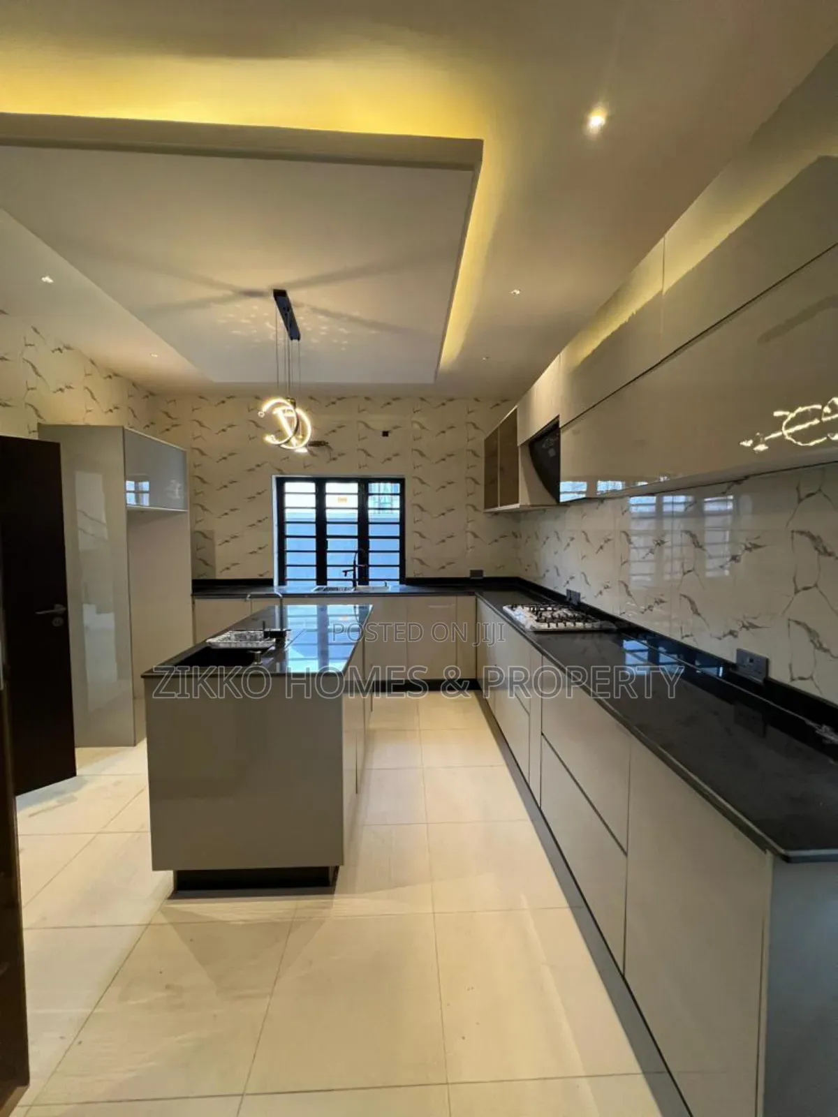 5bdrm Duplex in Orchid, Chevron for sale in Chevron