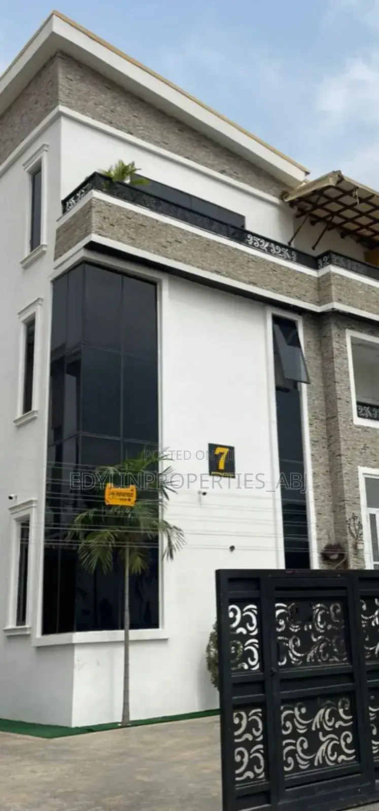 Furnished 6bdrm Duplex in Inside An Estate, Lugbe District for sale in Lugbe District