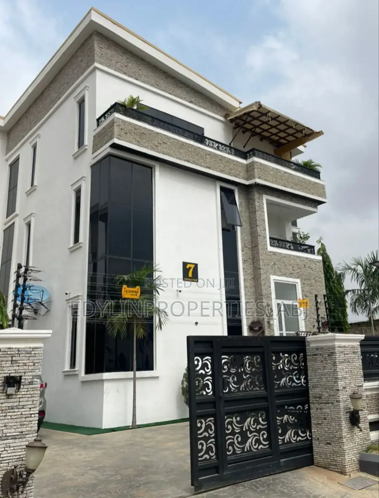Furnished 6bdrm Duplex in Inside An Estate, Lugbe District for sale in Lugbe District