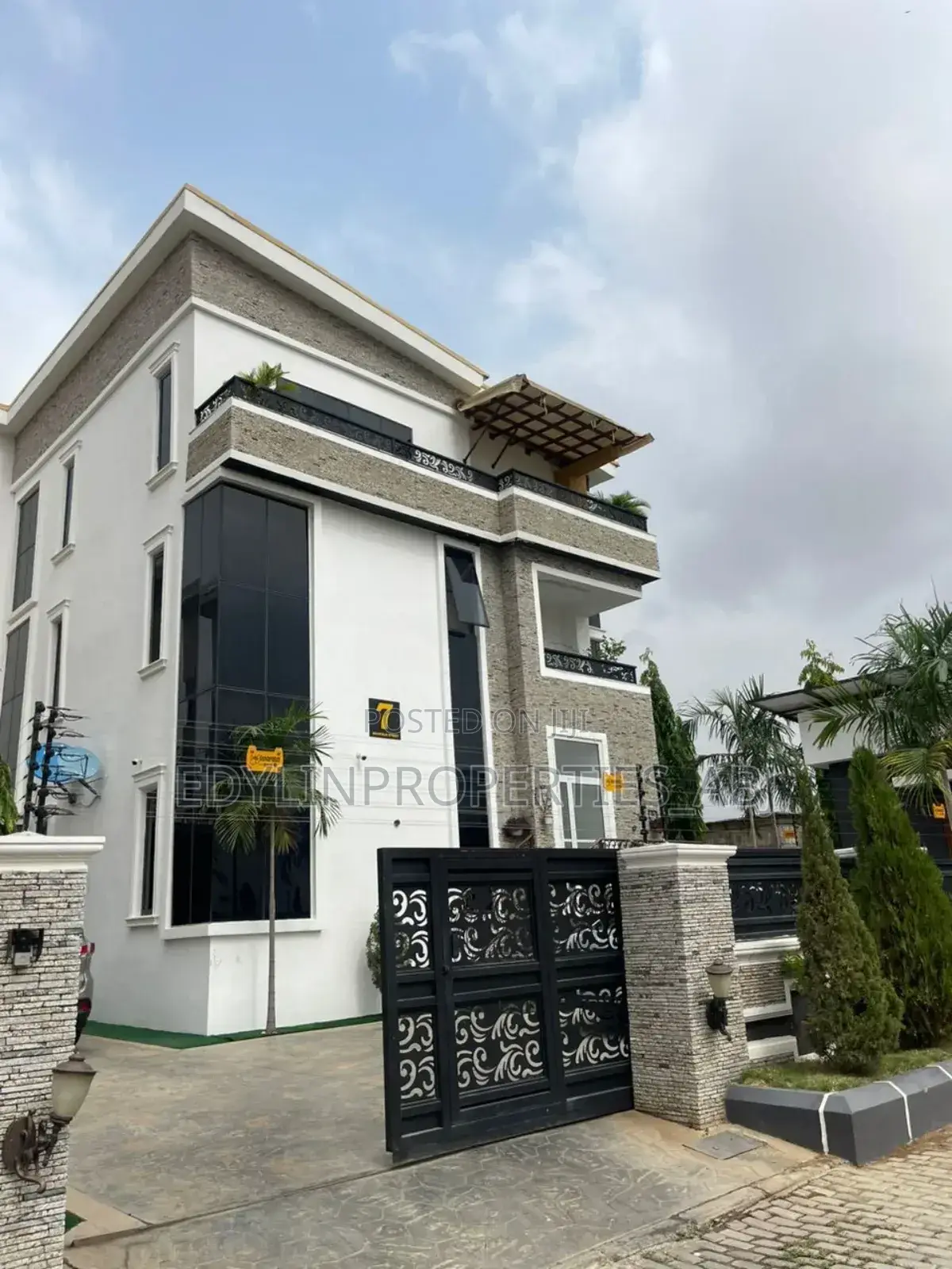 Furnished 6bdrm Duplex in Inside An Estate, Lugbe District for sale in Lugbe District