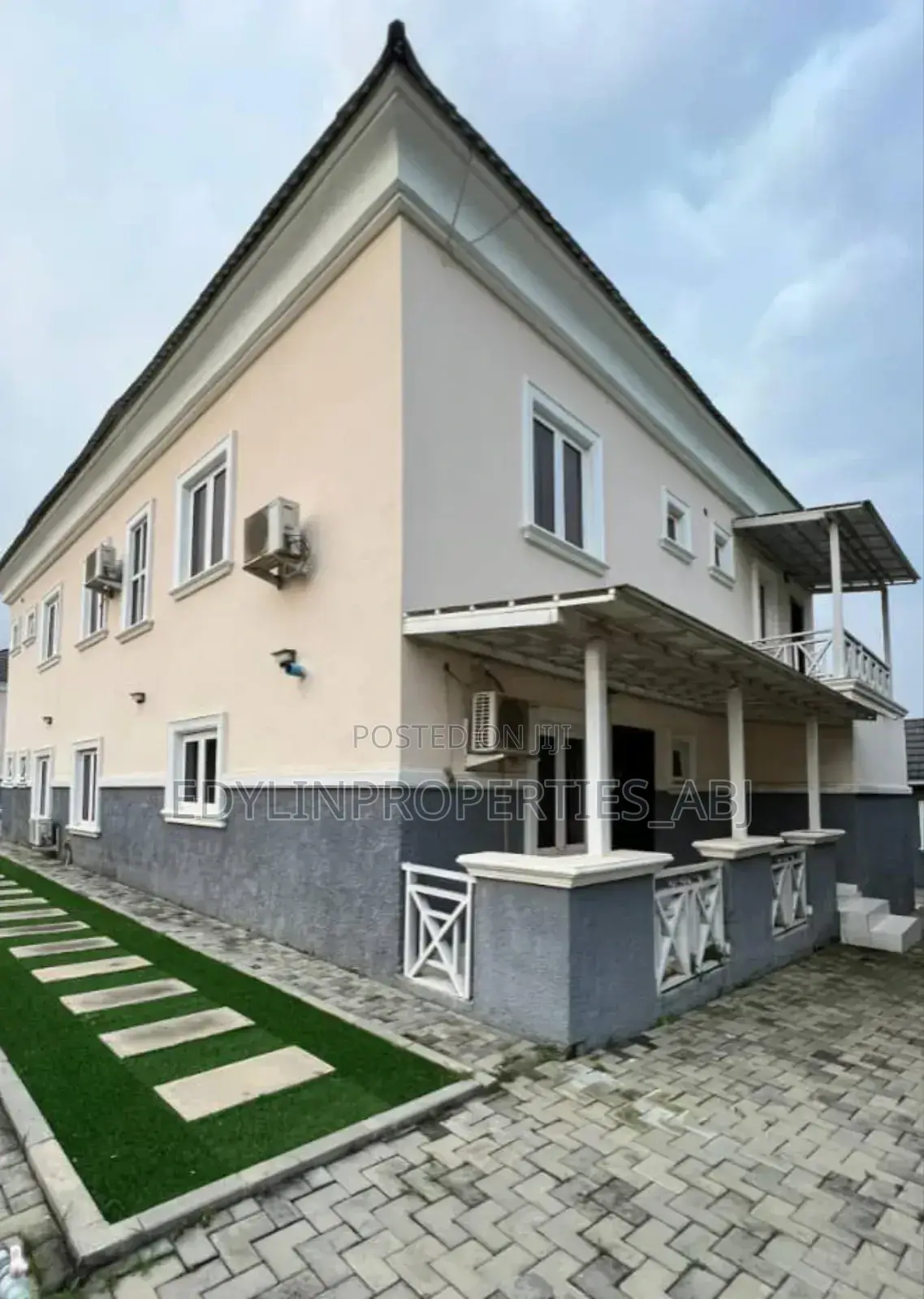 5bdrm Duplex in Inside An Estate, Life Camp for sale in Life Camp