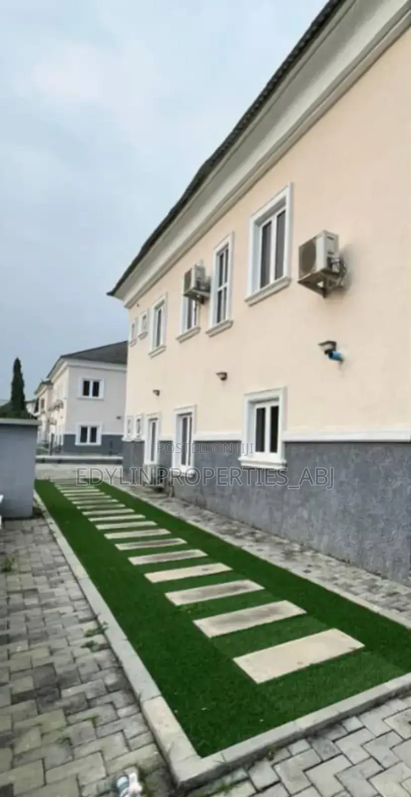 5bdrm Duplex in Inside An Estate, Life Camp for sale in Life Camp