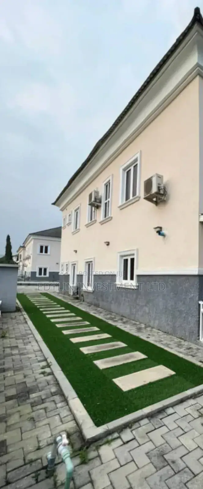 5bdrm Duplex in Inside An Estate, Life Camp for sale in Life Camp