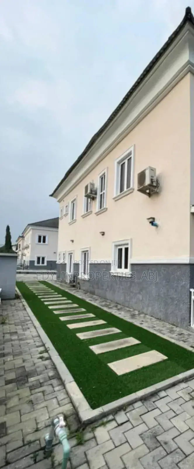 5bdrm Duplex in Inside An Estate, Life Camp for sale in Life Camp