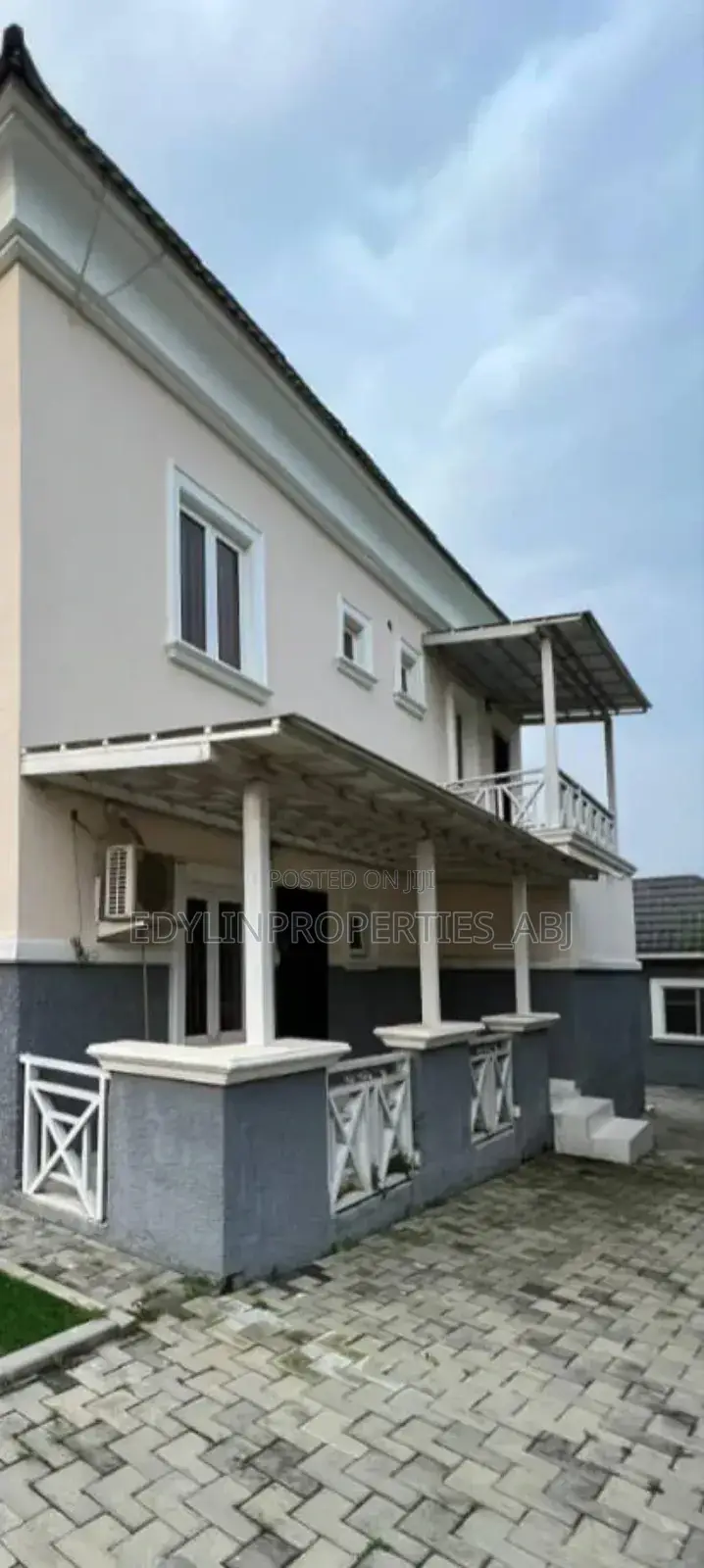 5bdrm Duplex in Inside An Estate, Life Camp for sale in Life Camp