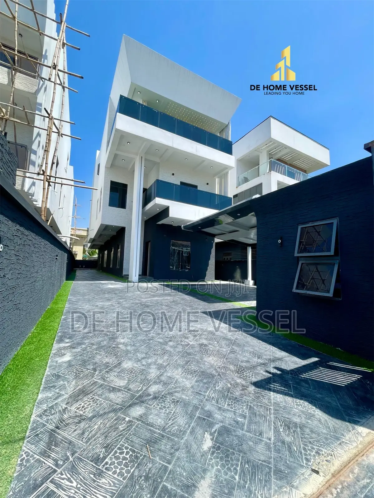5bdrm Duplex in Lekki Phase 1 for sale in Lekki Phase 1