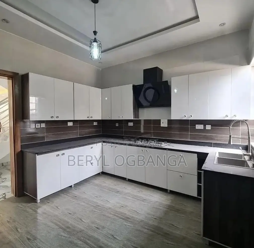 4bdrm Duplex in Ikate for rent in Ikate