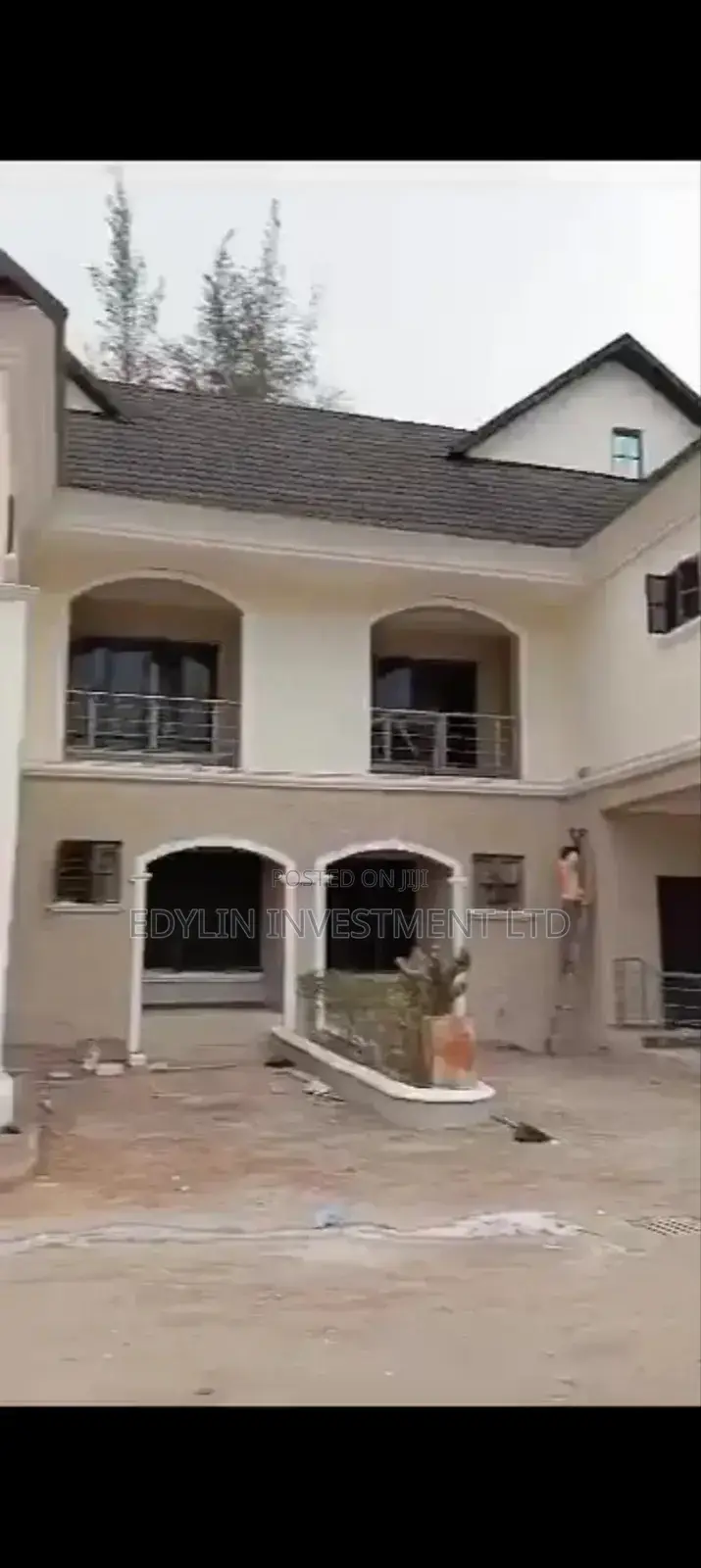 5bdrm Duplex in Inside An Estate, Utako for sale in Utako