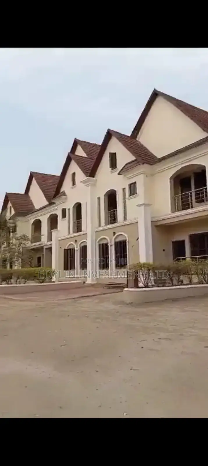 5bdrm Duplex in Inside An Estate, Utako for sale in Utako