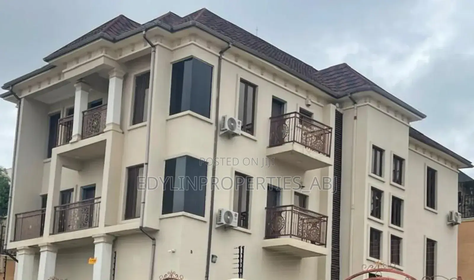 Furnished 9bdrm Apartment in Zone B for sale in Zone B