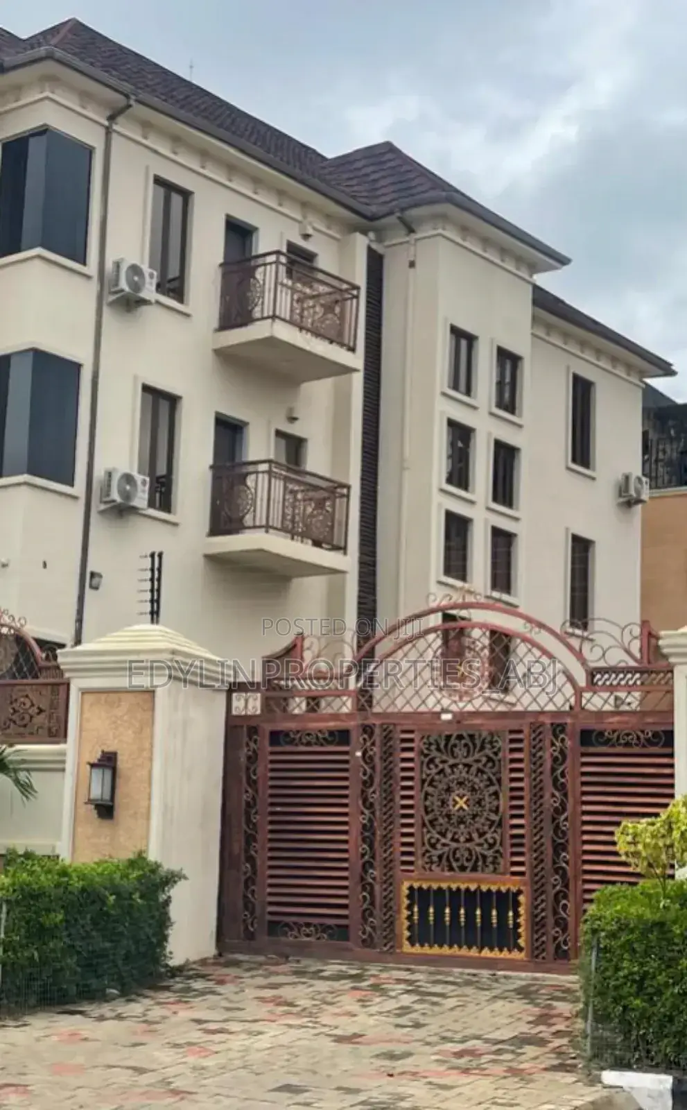 Furnished 9bdrm Apartment in Zone B for sale in Zone B
