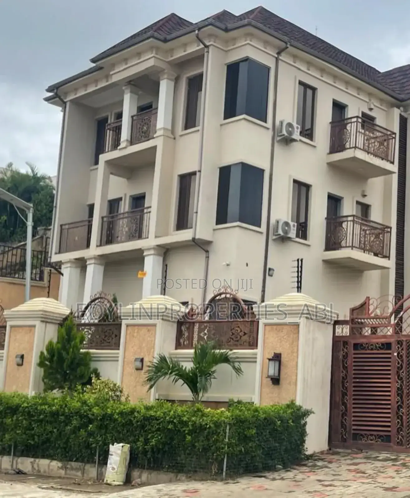 Furnished 9bdrm Apartment in Zone B for sale in Zone B