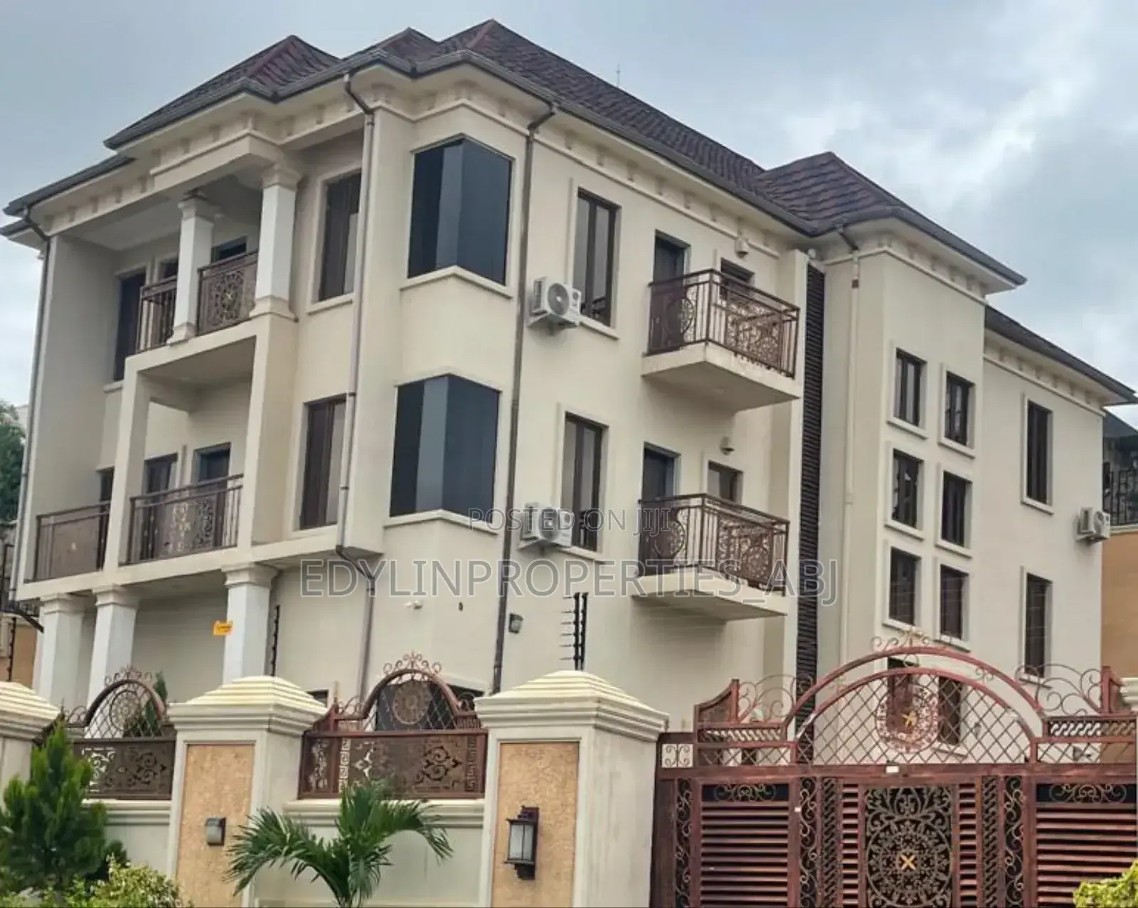 Furnished 9bdrm Apartment in Zone B for sale in Zone B