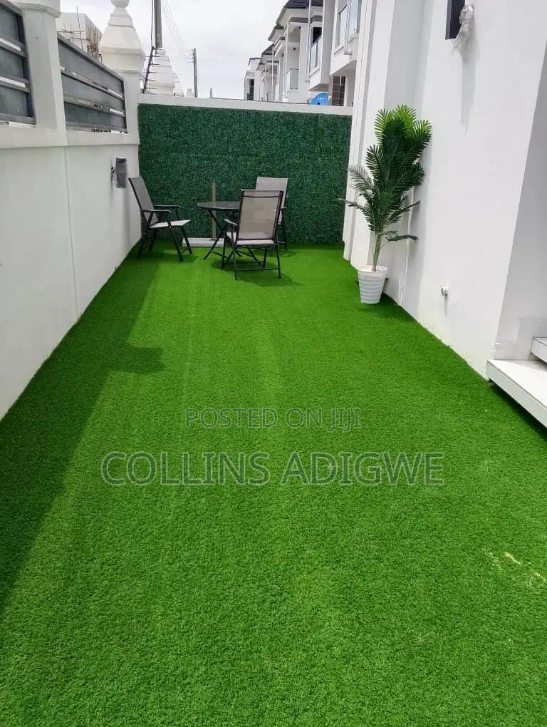 5bdrm Duplex in Orchid Road, Chevron for sale in Chevron