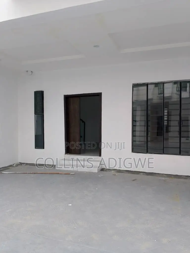 4bdrm Duplex in Royal Pine Estate for sale in Chevron