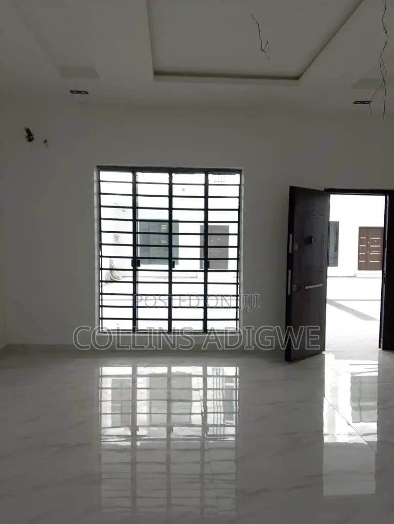 4bdrm Duplex in Royal Pine Estate for sale in Chevron