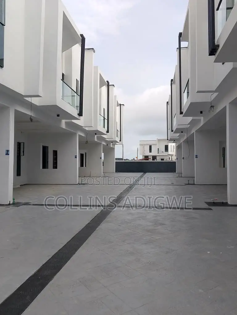 4bdrm Duplex in Royal Pine Estate for sale in Chevron