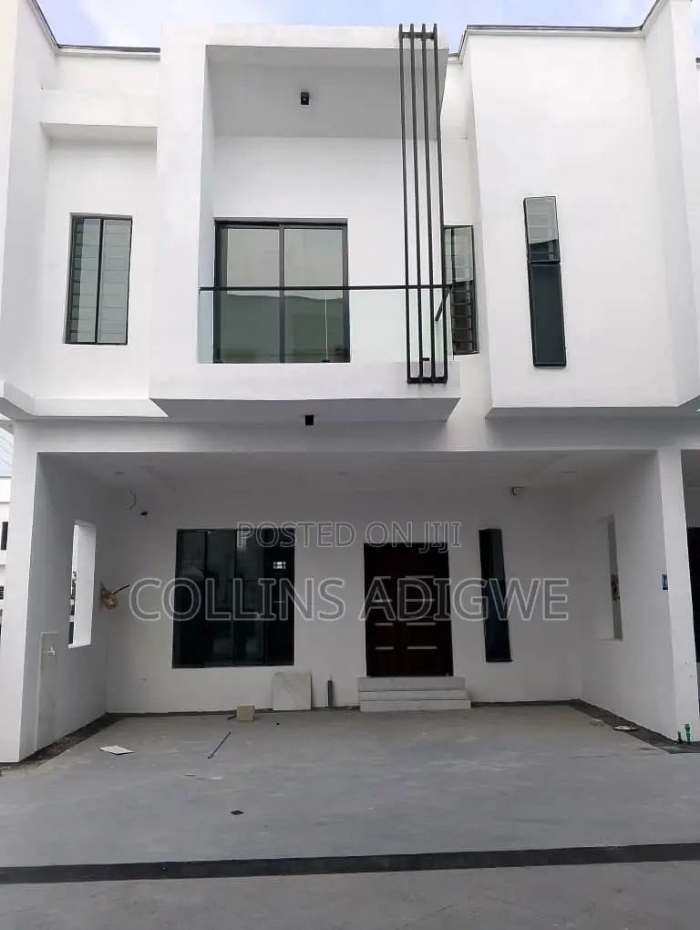 4bdrm Duplex in Royal Pine Estate for sale in Chevron