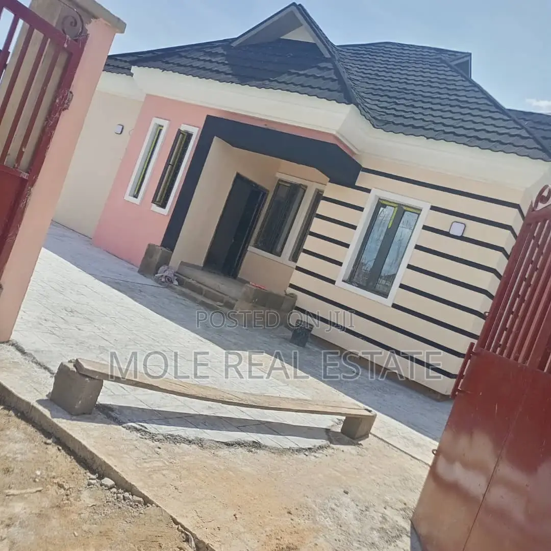 3bdrm Apartment in New London Estate for sale in Baruwa